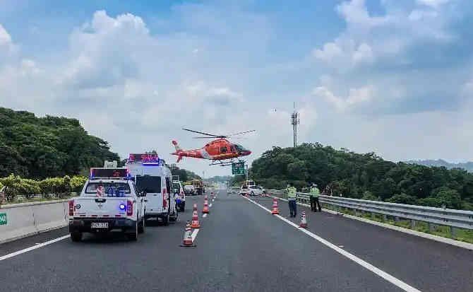 荔浦高速公路汽车救援案例