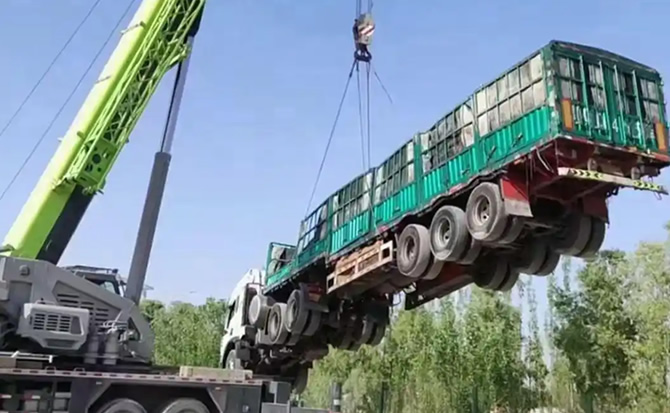 荔浦道路脱困救援案例